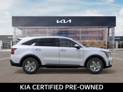 Certified 2026 Kia Sorento LX FWD image 7