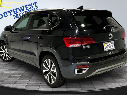 Used 2023 Volkswagen Taos SE FWD image 5
