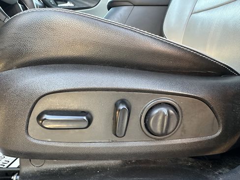 Used 2019 Chevrolet Equinox Premier image 25