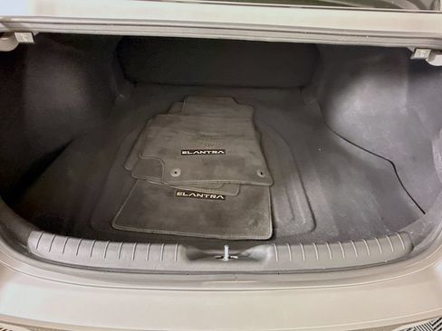 Certified 2023 Hyundai Elantra SE FWD image 27