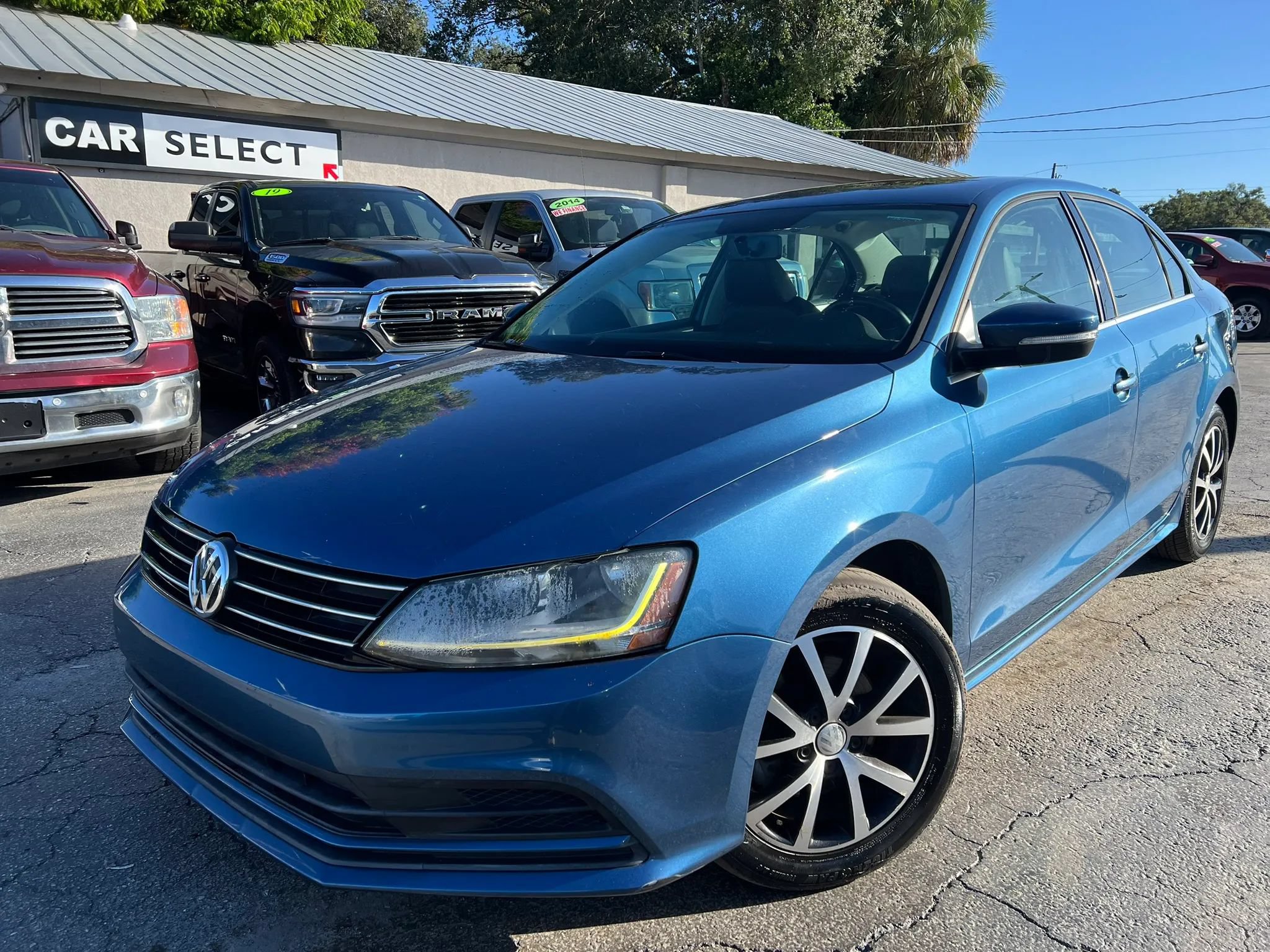 Used 2017 Volkswagen Jetta SE FWD image 1