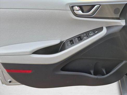 Used 2020 Hyundai Ioniq SE FWD image 10