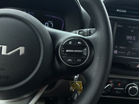 Used 2023 Kia Soul LX w/ LX Technology Package FWD image 28
