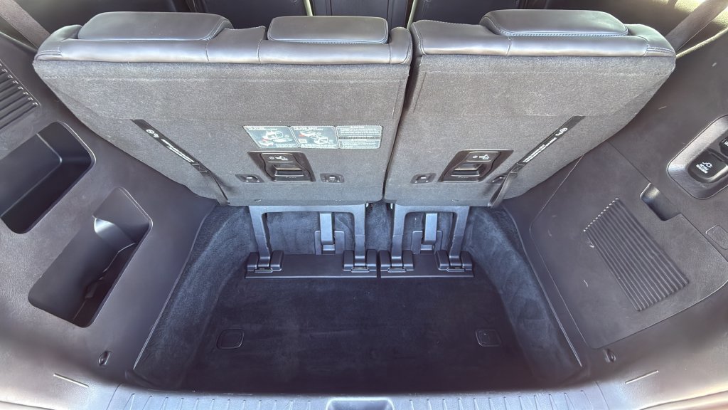 Used 2026 Kia Carnival SX w/ SX Dark Edition Package FWD image 10