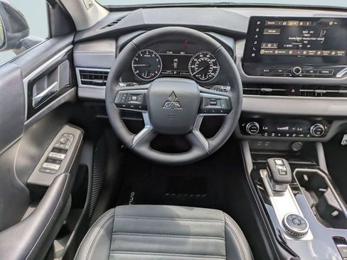 New 2026 Mitsubishi Outlander SE FWD image 17