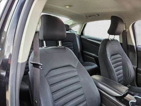 Used 2015 Ford Fusion SE image 18