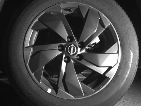 Used 2025 Nissan Rogue SV FWD image 14