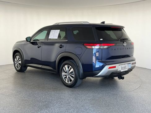 Used 2022 Nissan Pathfinder SL w/ SL Black Package FWD image 6