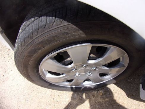 Used 2009 Toyota Camry LE FWD image 4