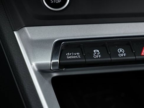 Used 2024 Audi Q3 2.0T Premium image 39