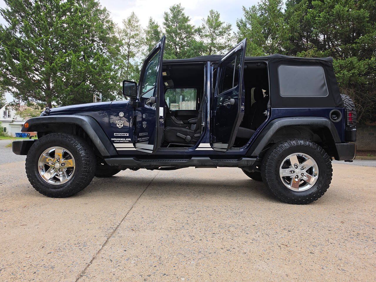 Used 2013 Jeep Wrangler Unlimited Sport AWD/4WD image 6