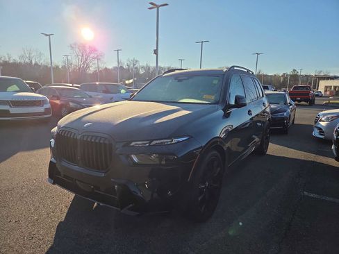 Used 2024 BMW X7 xDrive40i w/ M Sport Package image 10