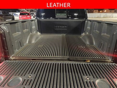 Used 2019 Nissan Titan SV w/ SV Convenience Package image 5