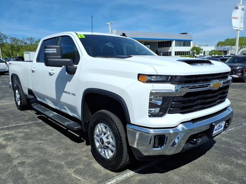 Used 2025 Chevrolet Silverado 2500 LT w/ Convenience Package AWD/4WD image 1