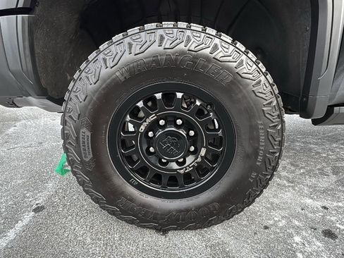 Certified 2024 GMC Sierra 2500 AT4X w/ AT4X AEV Edition image 10