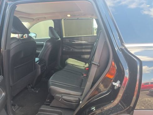 Used 2023 INFINITI QX60 Luxe w/ Performance Audio Package FWD image 3