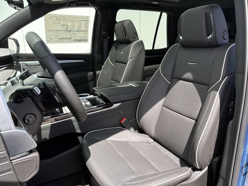 New 2026 Cadillac Escalade Luxury AWD/4WD image 12
