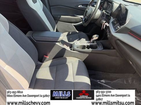 Used 2024 Chevrolet Trax RS FWD image 22