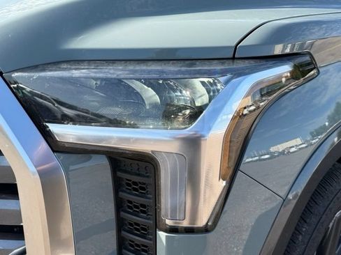 Used 2025 Toyota Tundra Limited AWD/4WD image 10