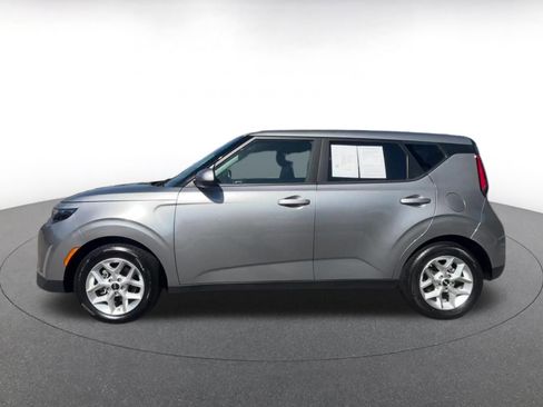 Used 2025 Kia Soul LX w/ LX Technology Package FWD image 9