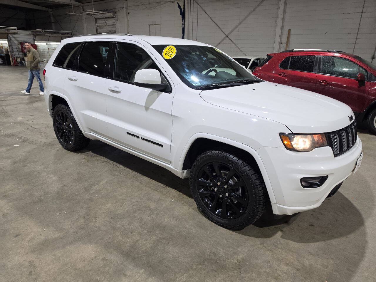Used 2019 Jeep Grand Cherokee Altitude AWD/4WD image 19