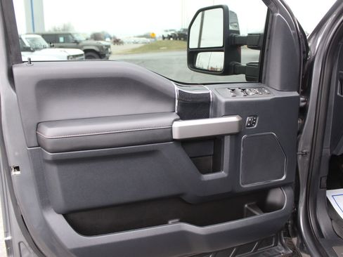 Used 2022 Ford F250 Platinum w/ FX4 Off-Road Package image 23