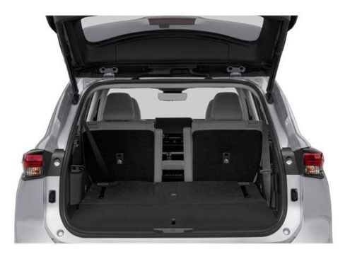 Certified 2025 Toyota Highlander XLE image 11