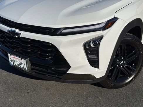 Used 2025 Chevrolet Trax ACTIV image 3