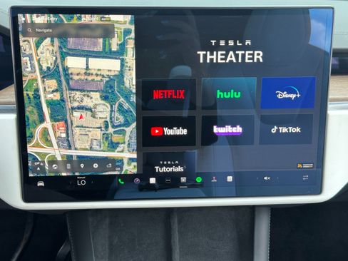 Used 2022 Tesla Model X image 32