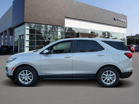 Used 2022 Chevrolet Equinox LT image 3