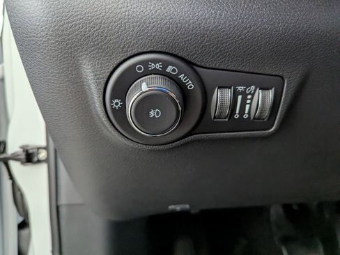 New 2026 Jeep Compass Latitude image 23