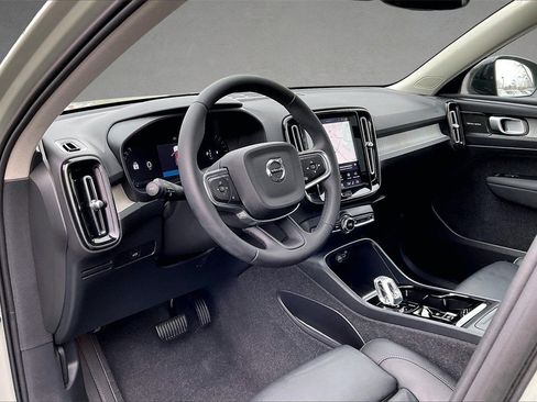 Certified 2024 Volvo XC40 B5 Plus w/ Climate Package image 17