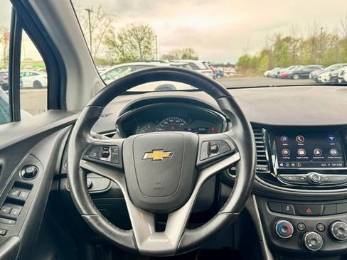 Used 2022 Chevrolet Trax LT w/ Driver Confidence Package AWD/4WD image 10