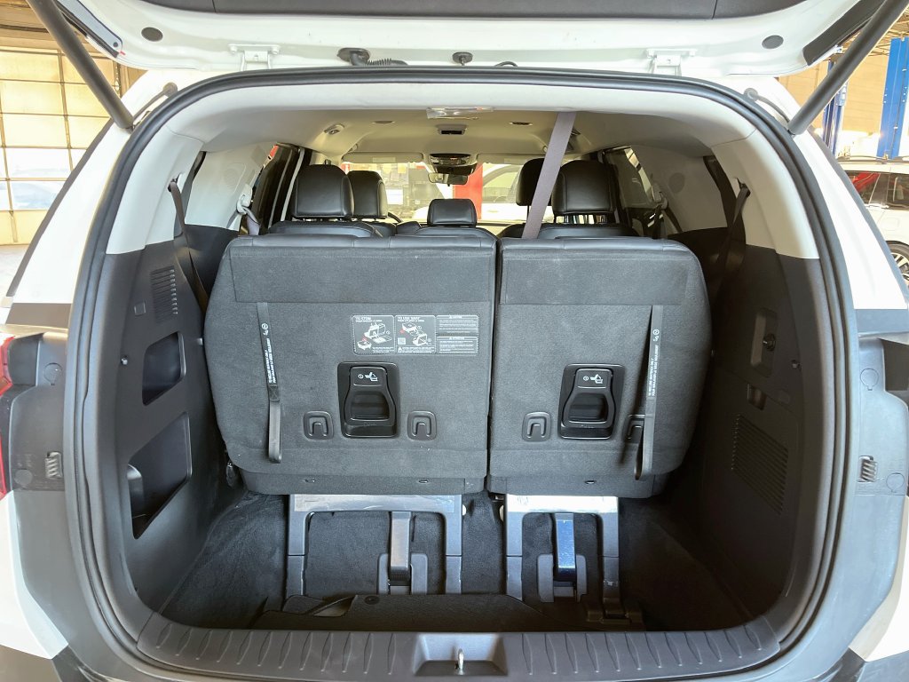 Used 2026 Kia Carnival EX FWD image 27