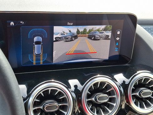 Certified 2025 Mercedes-Benz GLA 250 4MATIC image 18