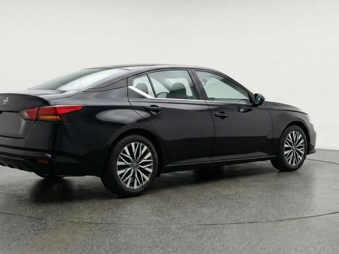 Used 2025 Nissan Altima 2.5 SV FWD image 9
