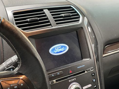 Used 2017 Ford Explorer Platinum image 9