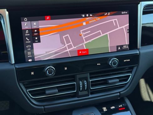 Certified 2023 Porsche Macan Turbo AWD/4WD image 20