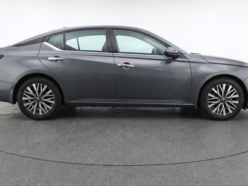 Used 2025 Nissan Altima 2.5 SV image 8