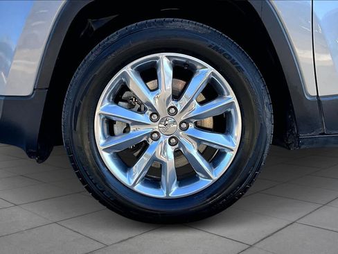 Used 2017 Jeep Cherokee Limited image 11