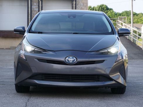 Used 2017 Toyota Prius Two FWD image 2