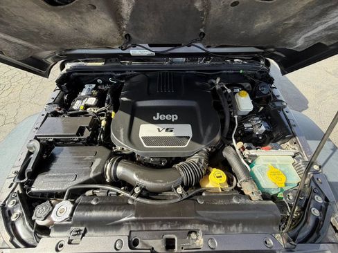 Used 2016 Jeep Wrangler Unlimited Rubicon image 31