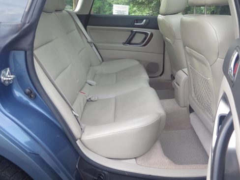 Used 2008 Subaru Outback 2.5i Limited L.L. Bean AWD/4WD image 16