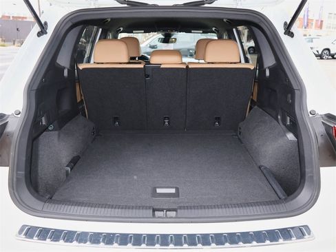 Certified 2022 Volkswagen Tiguan SE image 10