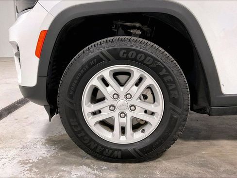 Used 2024 Jeep Grand Cherokee Laredo RWD image 10
