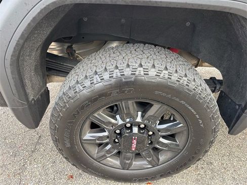 Used 2024 GMC Sierra 2500 AT4 image 18