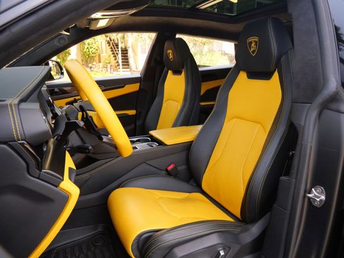 Used 2022 Lamborghini Urus AWD/4WD image 15