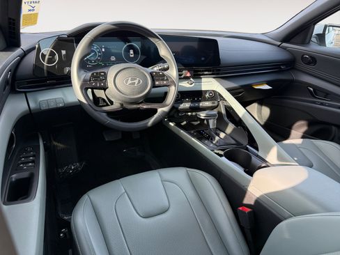 Certified 2025 Hyundai Elantra Limited w/ Cargo Package image 15