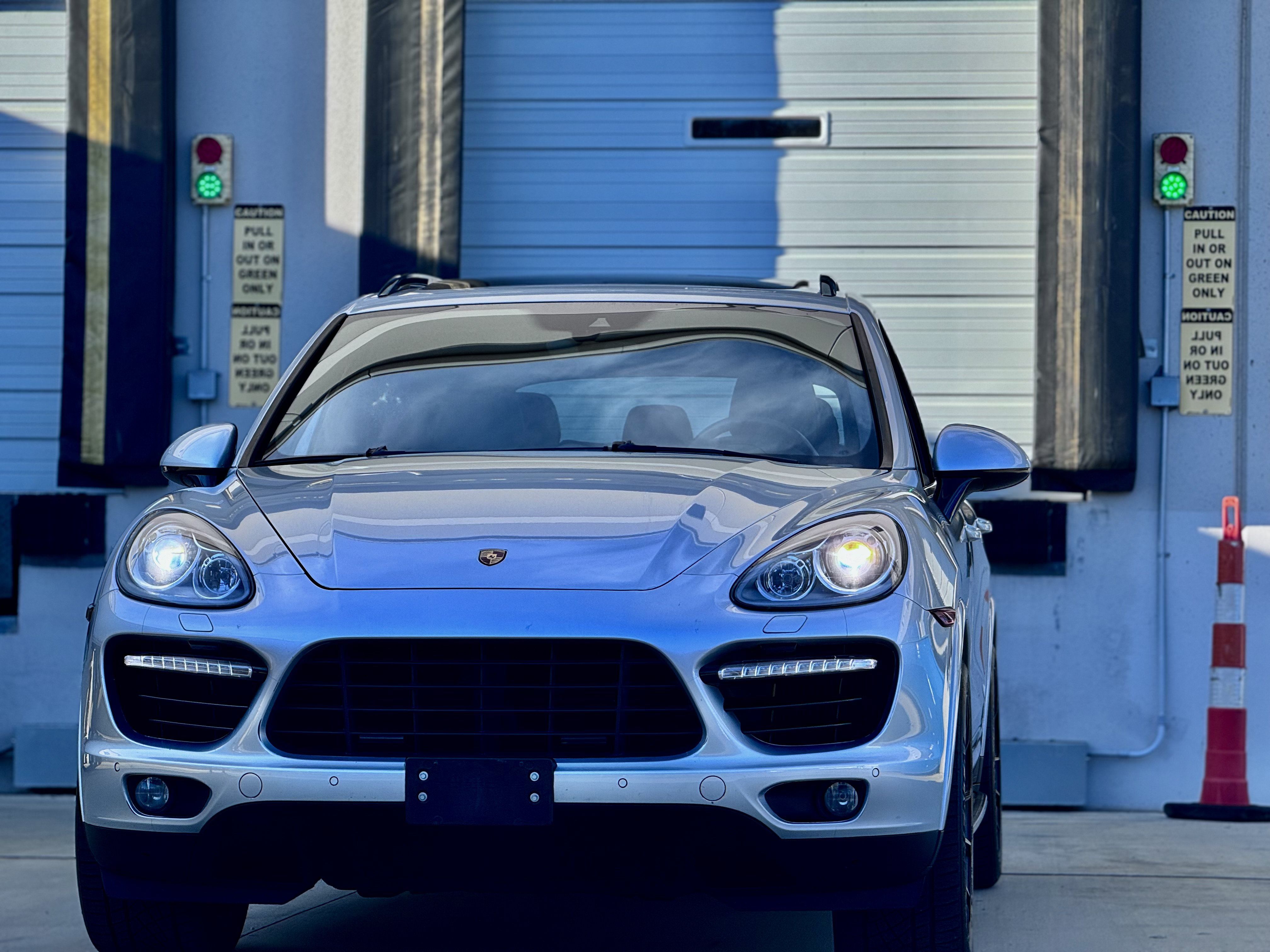 Used 2014 Porsche Cayenne Turbo S AWD/4WD image 4