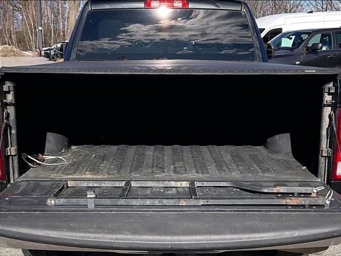 Used 2017 RAM 1500 ST w/ SXT Appearance Group image 32